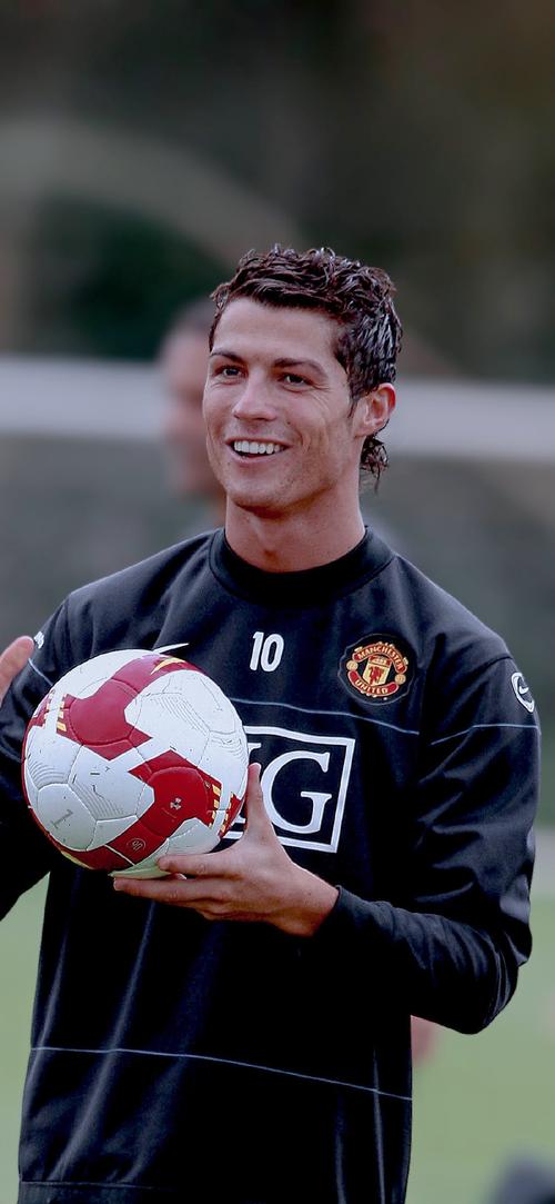 记者：巴洛特利加盟沙特球队达曼协作的传闻系谣言（记者辟谣：巴洛特利加盟沙特达曼协作不属实）