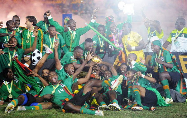 皇马本泽马梅开二度助球队获胜（本泽马双响，助皇马取胜）