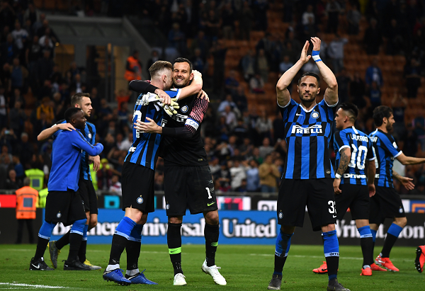 托尼-克罗斯：拜仁偶尔丢几分不影响联赛卫冕；卡尔极具天赋（克罗斯：拜仁偶有失分无碍卫冕，卡尔天赋异禀）