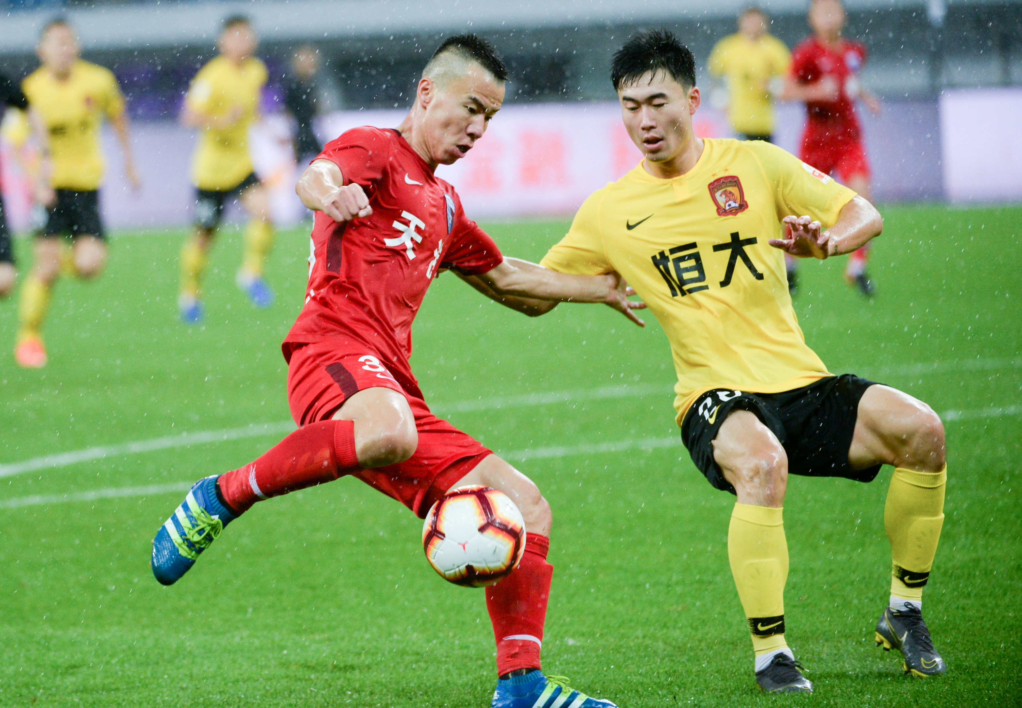 黄希扬：向余望在国奥遭受巨大质疑，归队后每个人都在鼓励他（黄希扬：向余望在国奥饱受质疑，回归后得到全队鼓励）