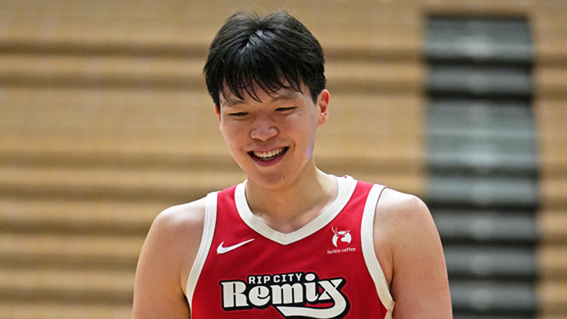 他一拿球就让人放心（球到他脚下，心就稳了）