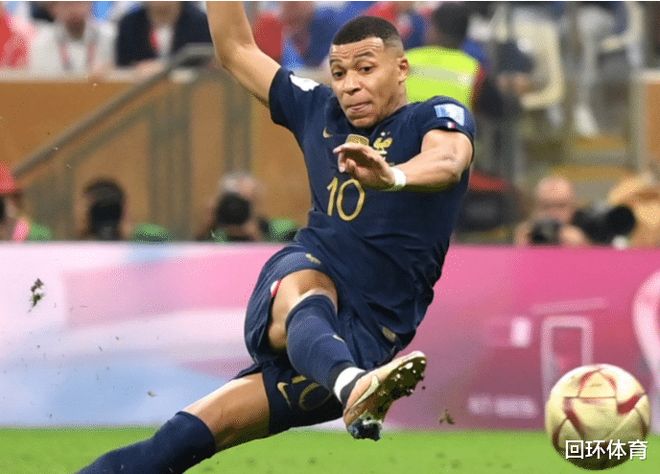 恩昆库加盟米兰后表现未达预期，面临舆论争议，需时间适应球队战术体系。（恩昆库转投米兰后状态未达标，舆论争议不断，仍需时间融入战术体系）