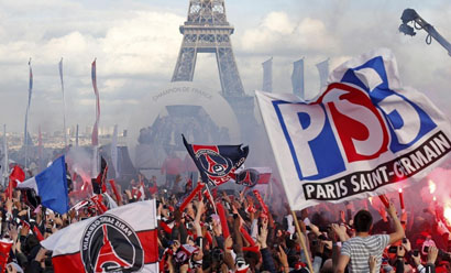 德媒：拜仁密切关注艾希霍恩，赫塔希望将解约金提高至2000万（德媒称拜仁紧盯艾希霍恩，赫塔拟将解约金上调至2000万）